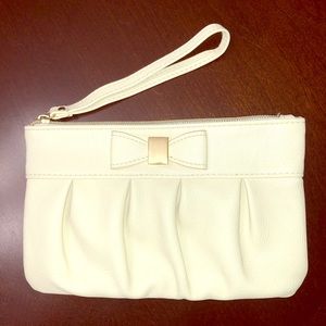 Cute Off-white Bow clutch excellent condition faux leather